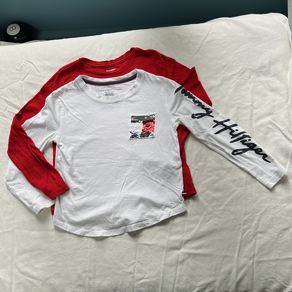 Girls Tommy Hilfiger & Old Navy bundle (4) -1 skort, 1 hoodie 2 tops - Picture 3 of 6